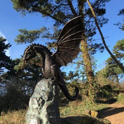 FireDragon™ - Skulptur av eldsprutande drake